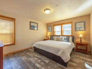Sandbar Haven 3 Bedroom Home by RedAwning