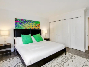 Vibrant 1BR in Coconut Grove by Sonder