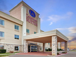 Quality Suites Near Cedar Creek Lake