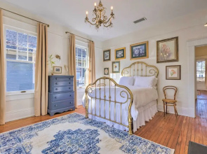 Renovated Historic Home w/ Yard: 2 Mi to Dtwn