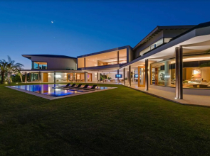 Modern 7BR Villa w Stunning Views of Golf Course