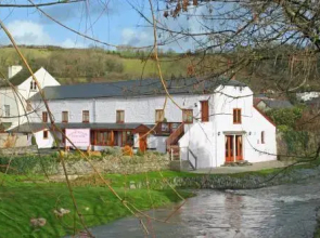 Pound Court Riverside Bed & Breakfast