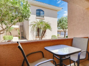 Communal Pool: Sunny First-floor Condo in Phoenix