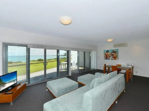 Seaside Villa 10.1