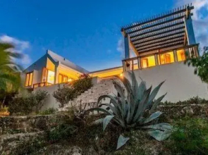 Waves on Shoal Bay Villa