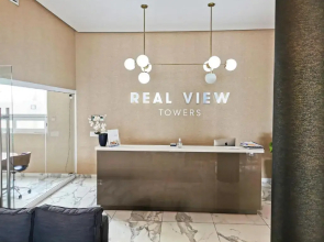 RealLuxe Stylish apartment with pool and gym