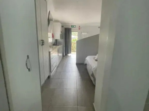 Guest house on Gillian Unit 6