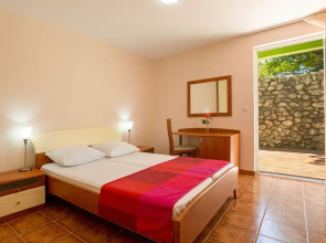 Well-Kept Apartment with AC Just 12km From Sibenik