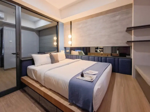 Well Furnished 1Br At Collins Boulevard Apartment