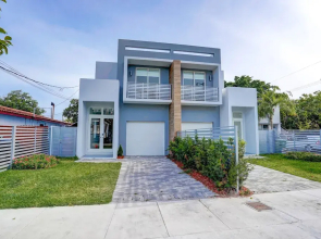 4BR Pool Townhome Duplex by Jos17
