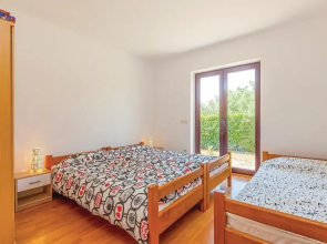 Beautiful Home in Dobrinj With Wifi and 4 Bedrooms