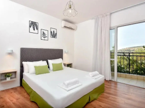 Eilon TravelHotel