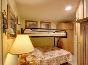Yellowstone Country Retreat: Stunning Views!