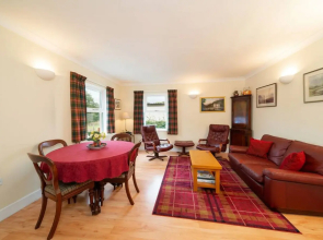 Earnside Cottage - Charming River Views