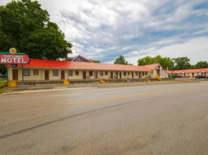 Sunflower Motel Hiawatha By OYO