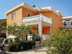 Apartment in Vir at 500 m from the restaurants