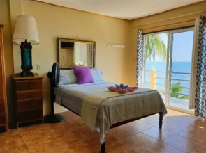 Popeyes Beach Hostel Caye Caulker