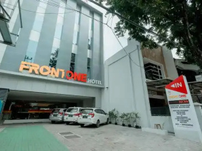 Front One Hotel Gresik