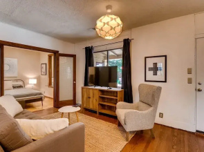 Sloan's Lake Solitude Intimate Carriage House