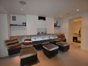 Lavish Holiday Home in Loosdrecht with Hot Tub