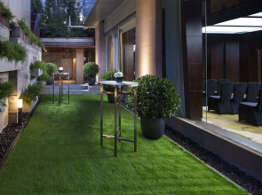 DoubleTree by Hilton Guangzhou-Free Shuttle Bus to Canton Fair Complex & Overseas Buyer Registration Services during Canton Fair Period