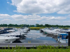 Luxury Lodge River Thames - Windsor Marina - Parking