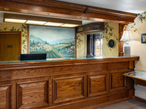 Red Lion Inn & Suites Lemoore