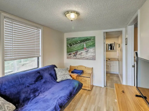 Riverfront Deck + Fire Pit: Hot Springs Retreat!