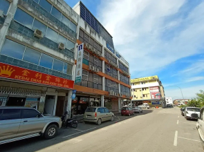 Oyo 89866 Houz Inn