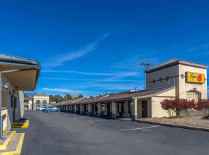 Super 8 by Wyndham Conference Center NAU/Downtown