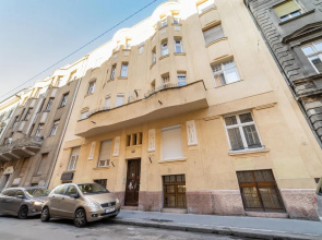 Real Apartments Lovag