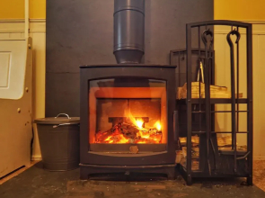 3-bed Cottage - Sleeps 5, Riverside, Hot Tub, Pets
