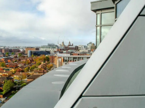 Penthouse In Liverpool City Centre - Free Parking - Balcony - by Happy Days