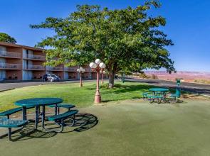 Quality Inn View of Lake Powell - Page