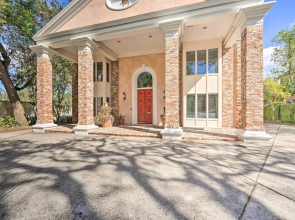 Lanai & Pool: Elegant Villa in Winter Haven!