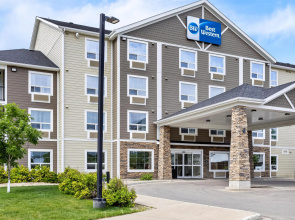 Best Western Thompson Hotel & Suites
