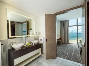 Th8 Palm Dubai Beach Resort, Vignette Collection, by IHG