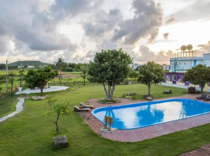 Country Lane Hostel