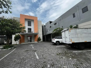 OYO 94442 Jebres Inn