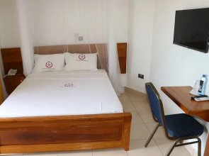 Queens Court Hotel