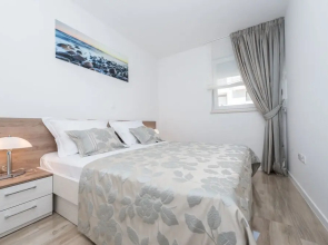 Apartments with Pool Villa Zora