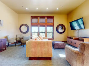 Gorgeous Condo at Obsidian Clubhouse Downstairs