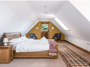 Huish Lodge