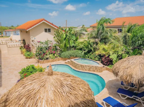 Spacious 4-bedroom Apartment 2 km From Eagle Beach - Dream Suites Aruba
