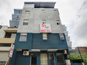 OYO 82374 Hotel S9