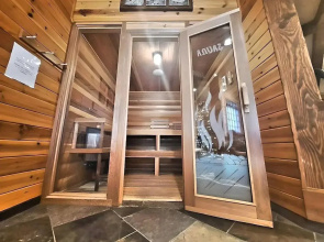 Townsend Flagstaff 3 Bedroom Home by RedAwning