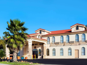 Days Inn by Wyndham Near Seaworld San Antonio