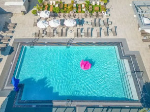 Modern Resort Terrace- Up To 6 Near Beach, Hollywood