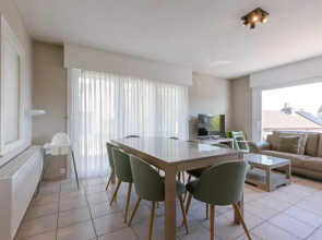 Huswell - Villa Near Beach With Double Parking