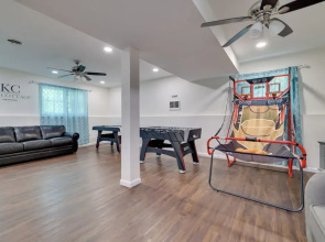 2 Game Rooms! Family Poconos Home 9 Mi to Slopes
